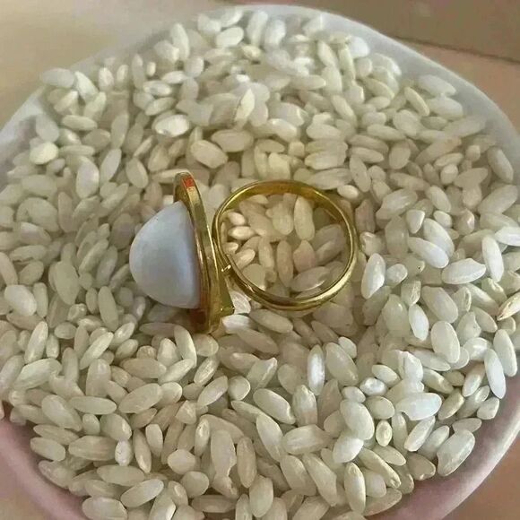 Vintage emmons ring white cabochon gold tone ADJUSTABLE - Picture 3 of 4